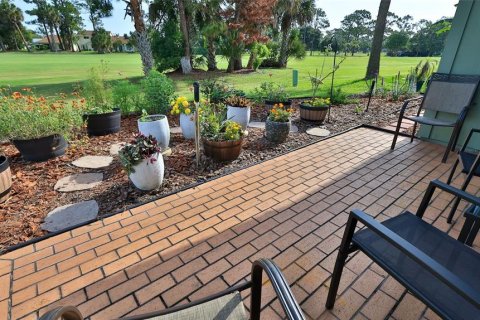 House in New Smyrna Beach, Florida 3 bedrooms, 147.99 sq.m. № 2202362 - photo 10