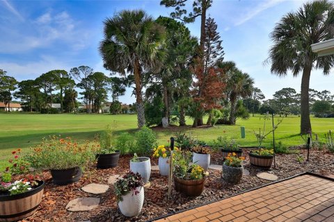 House in New Smyrna Beach, Florida 3 bedrooms, 147.99 sq.m. № 2202362 - photo 11
