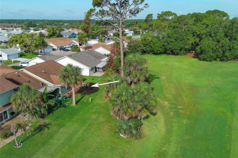 House in New Smyrna Beach, Florida 3 bedrooms, 147.99 sq.m. № 2202362 - photo 2