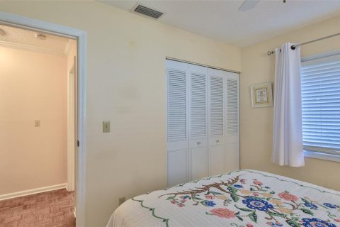 House in New Smyrna Beach, Florida 3 bedrooms, 147.99 sq.m. № 2202362 - photo 16