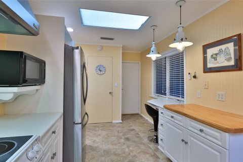 House in New Smyrna Beach, Florida 3 bedrooms, 147.99 sq.m. № 2202362 - photo 20