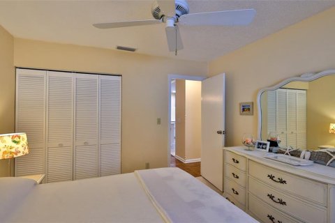 House in New Smyrna Beach, Florida 3 bedrooms, 147.99 sq.m. № 2202362 - photo 14