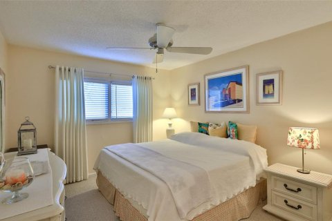 House in New Smyrna Beach, Florida 3 bedrooms, 147.99 sq.m. № 2202362 - photo 13