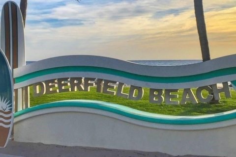 Casa en alquiler en Deerfield Beach, Florida, 3 dormitorios, 120.77 m2 № 1171174 - foto 1