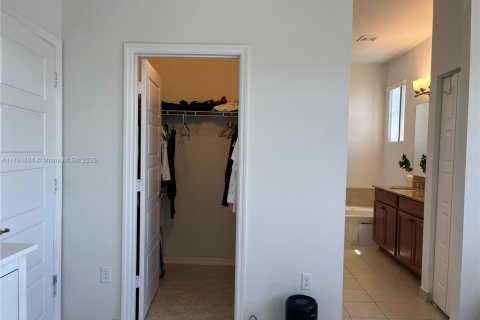 Villa ou maison à vendre à Miami, Floride: 3 chambres, 182.55 m2 № 2037562 - photo 21