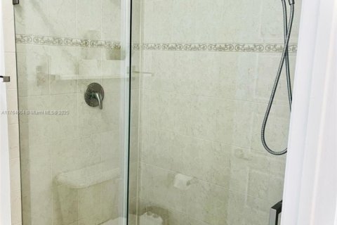 Villa ou maison à vendre à Miami, Floride: 3 chambres, 182.55 m2 № 2037562 - photo 25