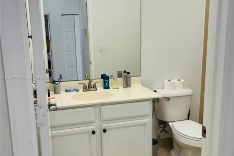 Villa ou maison à vendre à Miami, Floride: 3 chambres, 182.55 m2 № 2037562 - photo 30