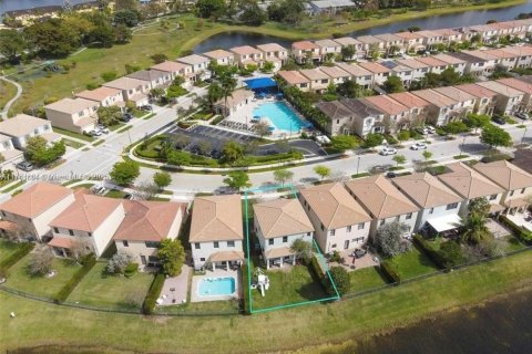 Villa ou maison à vendre à Miami, Floride: 3 chambres, 182.55 m2 № 2037562 - photo 5