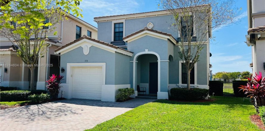 Villa ou maison à Miami, Floride 3 chambres, 182.55 m2 № 2037562