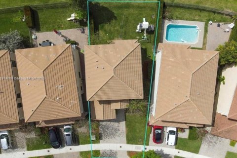 Villa ou maison à vendre à Miami, Floride: 3 chambres, 182.55 m2 № 2037562 - photo 7