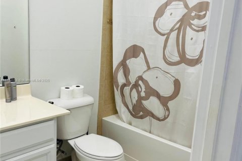 Villa ou maison à vendre à Miami, Floride: 3 chambres, 182.55 m2 № 2037562 - photo 29