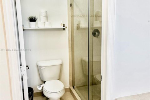 Villa ou maison à vendre à Miami, Floride: 3 chambres, 182.55 m2 № 2037562 - photo 24