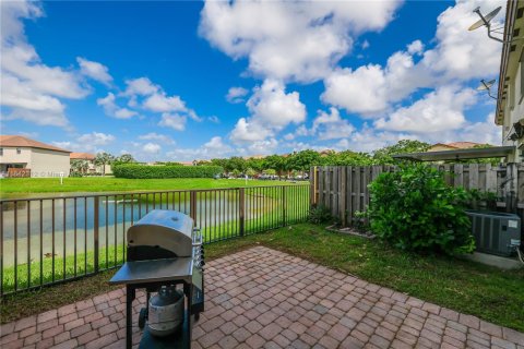 Townhouse in Homestead, Florida 3 bedrooms, 147.44 sq.m. № 1839251 - photo 27
