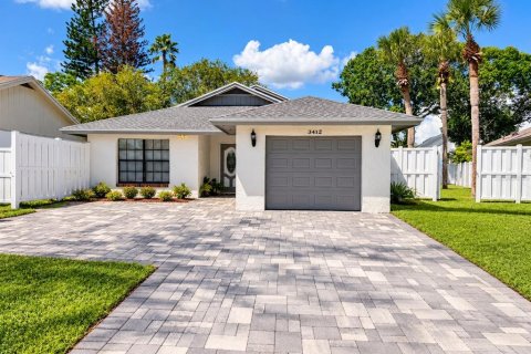 House in Orlando, Florida 3 bedrooms, 147.81 sq.m. № 2354553