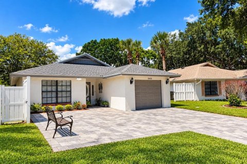 House in Orlando, Florida 3 bedrooms, 147.81 sq.m. № 2354553 - photo 2