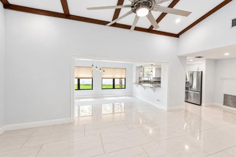 House in Orlando, Florida 3 bedrooms, 147.81 sq.m. № 2354553 - photo 8