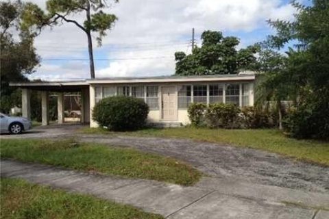 Casa en venta en North Miami Beach, Florida, 4 dormitorios, 187.01 m2 № 887990 - foto 1