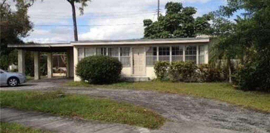 Casa en North Miami Beach, Florida 4 dormitorios, 187.01 m2 № 887990