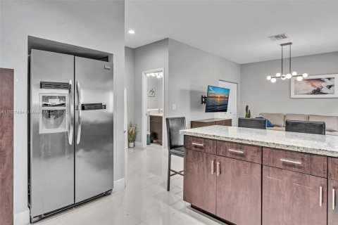 House in Cooper City, Florida 4 bedrooms, 237.09 sq.m. № 1799470 - photo 16