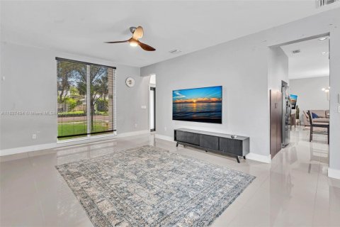 House in Cooper City, Florida 4 bedrooms, 237.09 sq.m. № 1799470 - photo 9