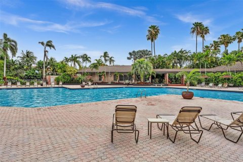House in Cooper City, Florida 4 bedrooms, 237.09 sq.m. № 1799470 - photo 4