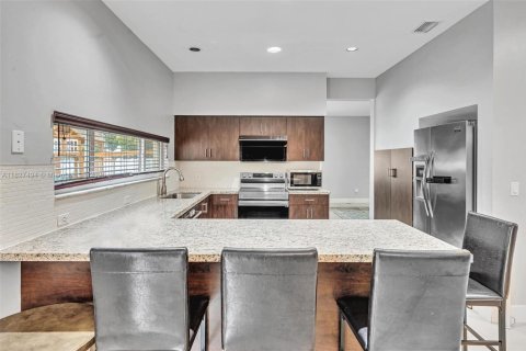 House in Cooper City, Florida 4 bedrooms, 237.09 sq.m. № 1799470 - photo 19