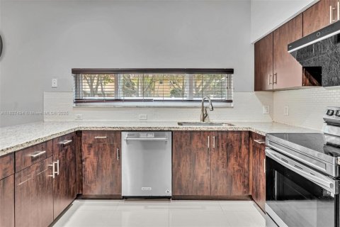 House in Cooper City, Florida 4 bedrooms, 237.09 sq.m. № 1799470 - photo 21