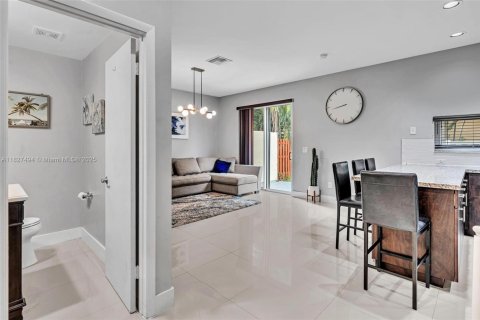 House in Cooper City, Florida 4 bedrooms, 237.09 sq.m. № 1799470 - photo 10