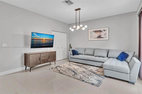 House in Cooper City, Florida 4 bedrooms, 237.09 sq.m. № 1799470 - photo 27