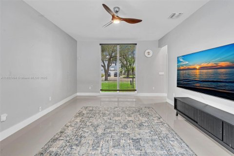 House in Cooper City, Florida 4 bedrooms, 237.09 sq.m. № 1799470 - photo 11