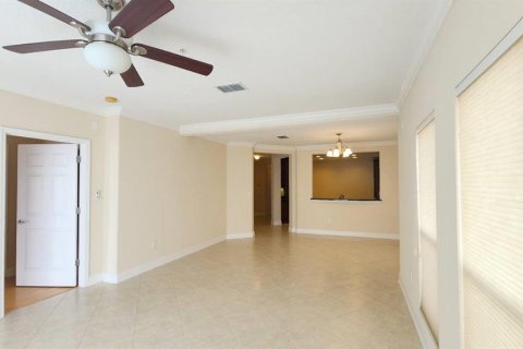 Condominio en alquiler en Orlando, Florida, 3 dormitorios, 193.7 m2 № 1898641 - foto 2