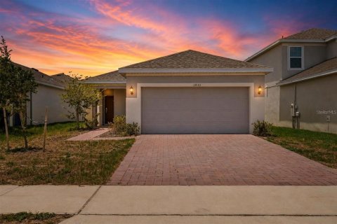 House in TRINITY LAKES in Groveland, Florida 4 bedrooms, 143.07 sq.m. № 2097021 - photo 2