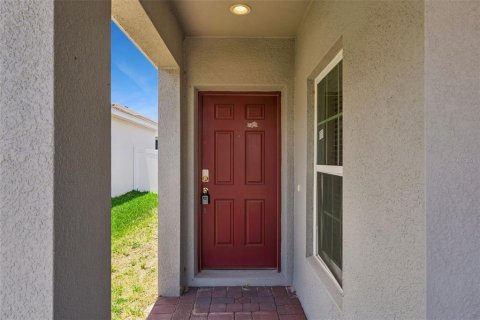 House in TRINITY LAKES in Groveland, Florida 4 bedrooms, 143.07 sq.m. № 2097021 - photo 3