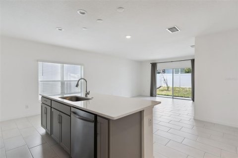 House in TRINITY LAKES in Groveland, Florida 4 bedrooms, 143.07 sq.m. № 2097021 - photo 10