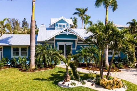 House in Holmes Beach, Florida 3 bedrooms, 153.75 sq.m. № 1661723 - photo 1