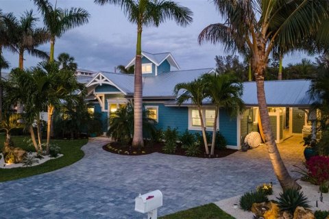 House in Holmes Beach, Florida 3 bedrooms, 153.75 sq.m. № 1661723 - photo 10