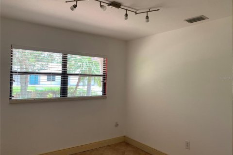 House in Sarasota, Florida 3 bedrooms, 107.49 sq.m. № 2275494 - photo 10