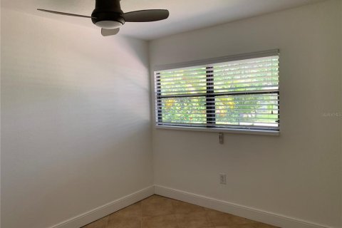 House in Sarasota, Florida 3 bedrooms, 107.49 sq.m. № 2275494 - photo 11
