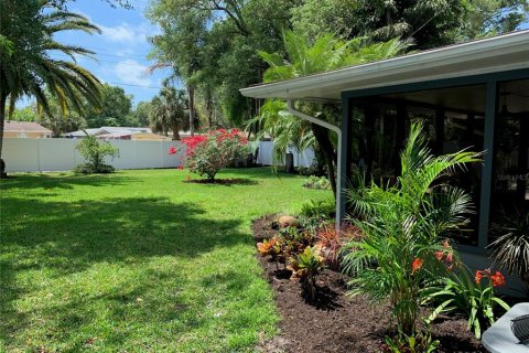 House in Sarasota, Florida 3 bedrooms, 107.49 sq.m. № 2275494 - photo 23