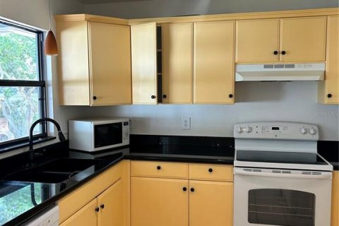 House in Sarasota, Florida 3 bedrooms, 107.49 sq.m. № 2275494 - photo 6
