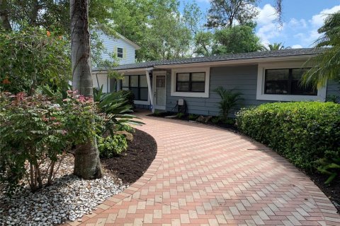 House in Sarasota, Florida 3 bedrooms, 107.49 sq.m. № 2275494 - photo 3