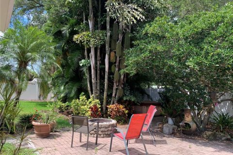 House in Sarasota, Florida 3 bedrooms, 107.49 sq.m. № 2275494 - photo 24
