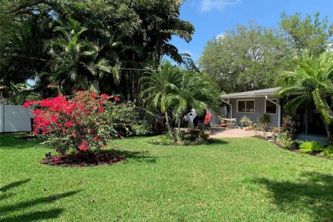 House in Sarasota, Florida 3 bedrooms, 107.49 sq.m. № 2275494 - photo 22