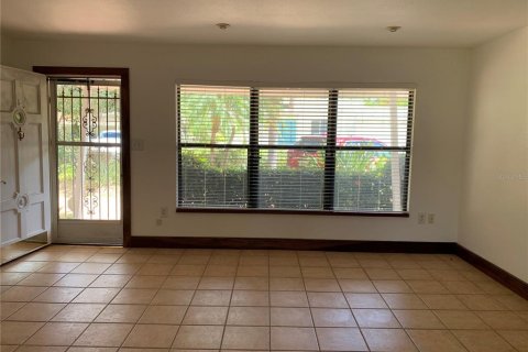 House in Sarasota, Florida 3 bedrooms, 107.49 sq.m. № 2275494 - photo 5