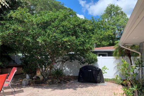 House in Sarasota, Florida 3 bedrooms, 107.49 sq.m. № 2275494 - photo 25