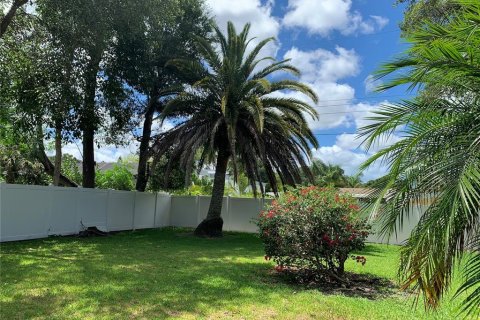 House in Sarasota, Florida 3 bedrooms, 107.49 sq.m. № 2275494 - photo 27