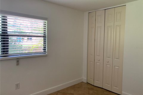 House in Sarasota, Florida 3 bedrooms, 107.49 sq.m. № 2275494 - photo 13