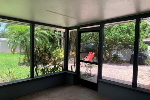 House in Sarasota, Florida 3 bedrooms, 107.49 sq.m. № 2275494 - photo 19
