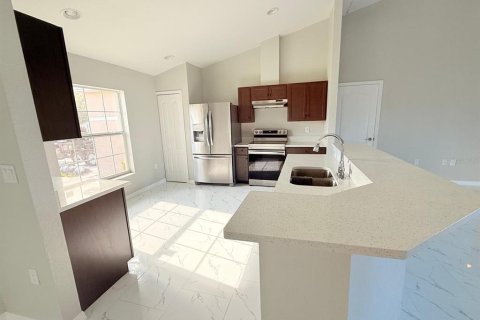 House in Frostproof, Florida 3 bedrooms, 155.24 sq.m. № 1787826 - photo 5