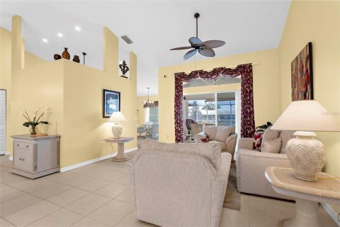 House in Port Charlotte, Florida 3 bedrooms, 196.67 sq.m. № 1634526 - photo 9
